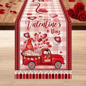 NWT Valentine’s Day Farmhouse Burlap Table Runner